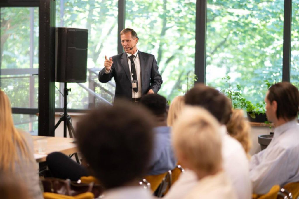 Key qualities that make a leadership speaker valuable for corporate events and training