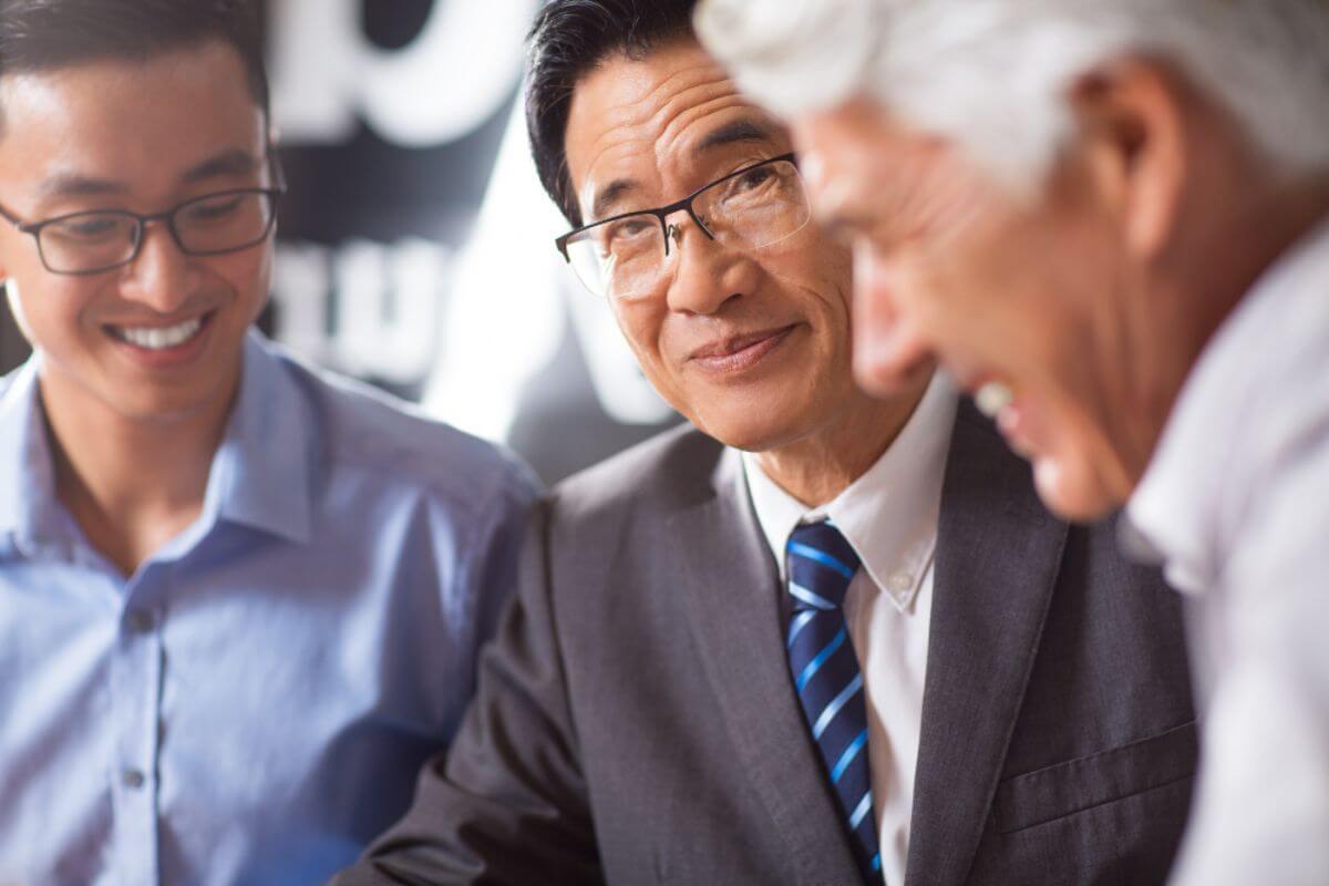 Why Great Leaders Still Need Great Mentors: The Role of Leadership Speakers in Business Growth